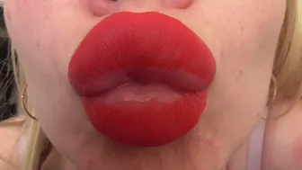 Red Plump Lips Of A Blonde And A Lot Of Kisses!Avi