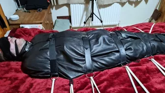 Handjob On Man In Sleepsack By Woman 2-Bbw Domination,Bbw Bondage,Man In Bondage,Male Bondage,Man Tied Up,Leather Sleepsack,Sleep Sack,Amateur, Bound And Gagged Man,Bed Bound,Handjob,Pre Cum,Edging,Edged