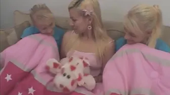 Twins Share A Lez Pussy Going Down