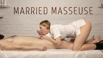 Married Masseuse Loves To Suck Her Customers' Dicks - He Came Twice