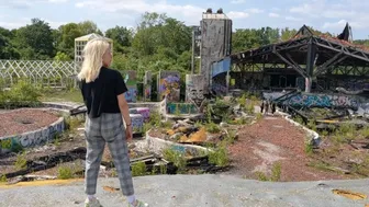 Risky Public Fucking! Exploring An Abandoned Water Park