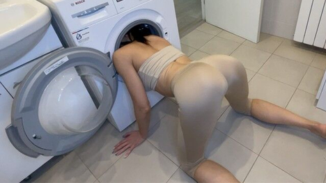 Stepmom Hungrykittty Gets Stuck In Washing Machine & Gets Her Kitty Satisfied