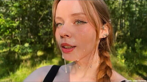 Yuiwoo's Stunning Blonde Eyes Flash As She Gives A Public Park Blowjob With A Huge Cumshot